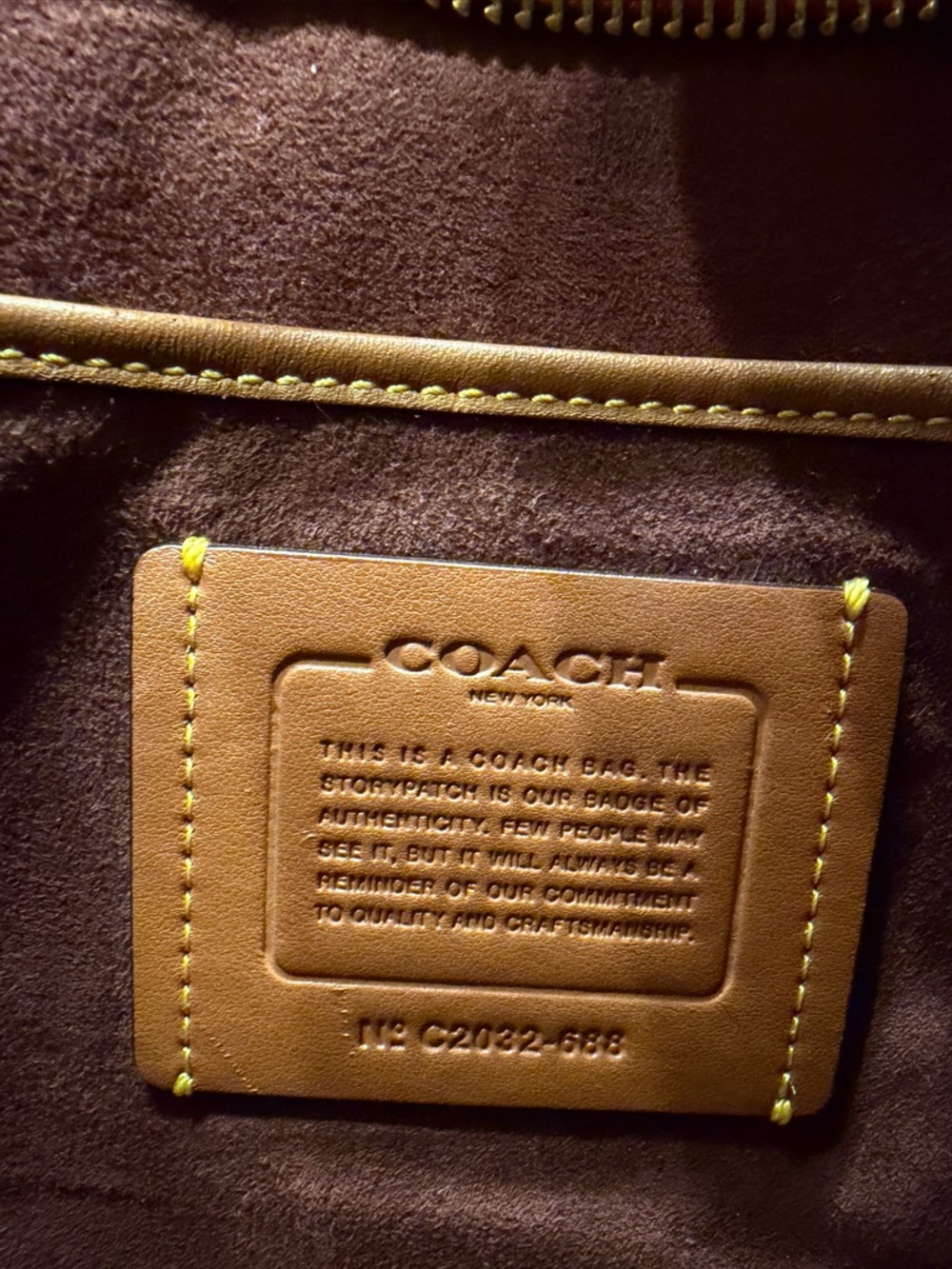 Coach Emery Crossbody In Colorblock Brass Red Apple
Glovetanned Leather! NWOT - Picture 12 of 12